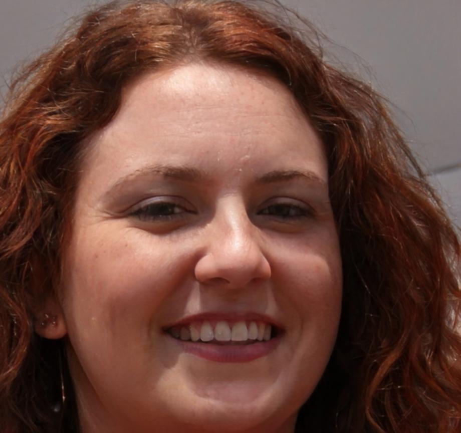 Sarah Martinez - Spezialistin für persönliche Finanzplanung